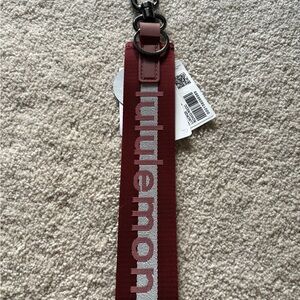 Lululemon Never Lost Keychain NWT Reflective Rockwood